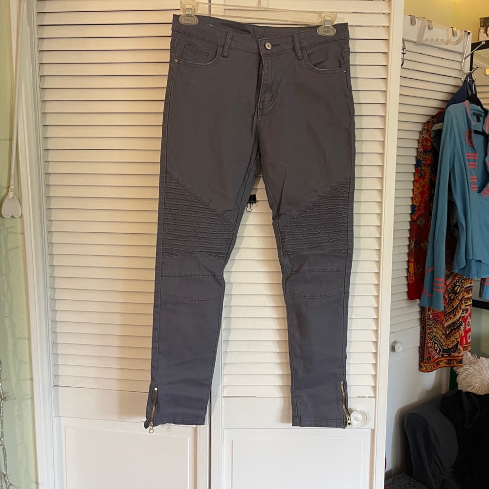Grey, motorcycle style jeggings